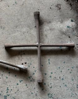 4 Way Lug Wrench