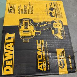 DEWALT Atomic 20V Max Lithium-Ion Brushless Cordless Compact 1/4 in. Impact Driver Kit with 2.0Ah Batterv and Charaer