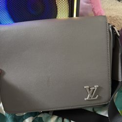 LV Messager Bag 
