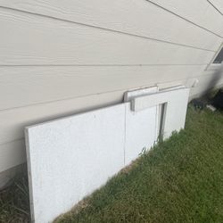 White countertop slabs (Quartz)