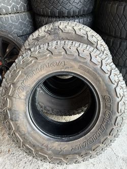 35x12.50R17 2 used tires yokohama Geolander X-A/T