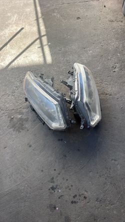 2016 Nissan rogue head lights