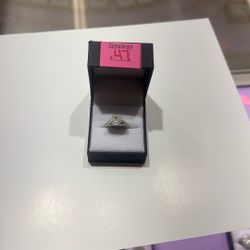 10kt 2.9 Grams Diamond Ring 