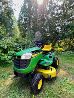 John Deere D100 Mower Riding Lawnmower
