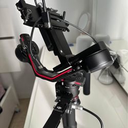 DJI RS 2 PRO (Only the Rs2 Pro DJI gimbal is for sale)
