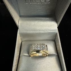 10KT Men’s Ring W/Diamonds