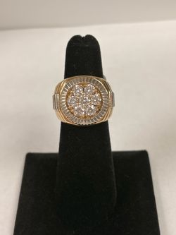 10K 2 TONE RING AND DIAMONDS