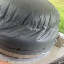 6 Person Large Hot Tub/ Jacuzzi
