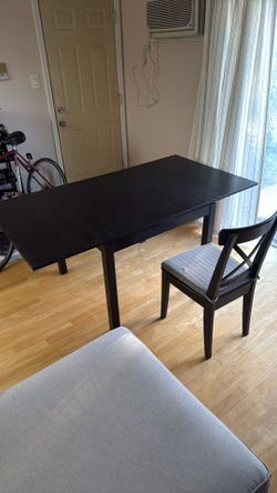 Used extendable dining table.