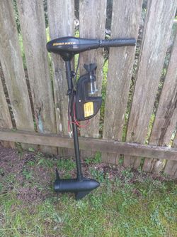 minn Kota trolling motor with 30 lb thrust has extended Handel and its a short shaft used 1 time works great