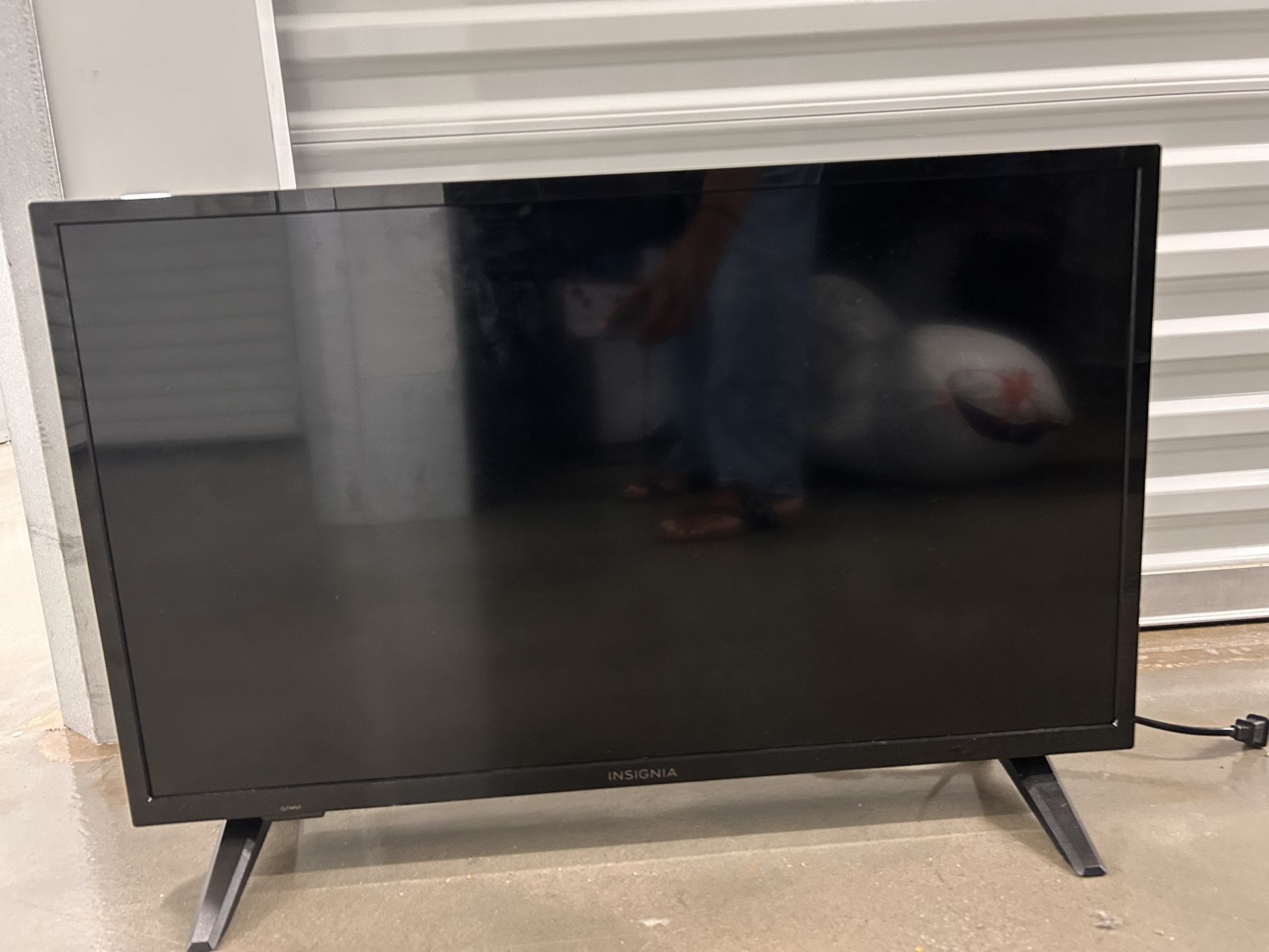 32 Inch Smart Insignia TV