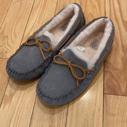 UGG WOMENS s 9 fits s 8