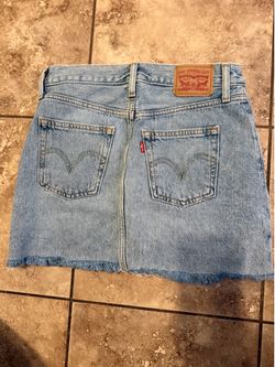 Women’s Levi’s skirt size 24