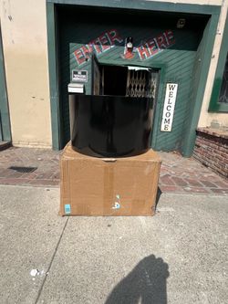 2 Round Black Iron Table Stand (New In Box)