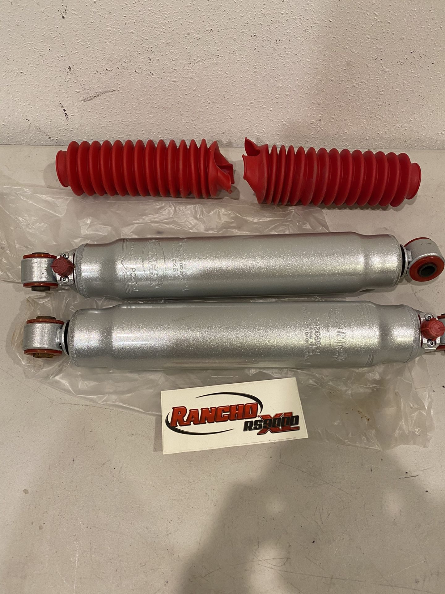 1943 - 2011 Select Jeep Willys Ford F Series Toyota Land Cruiser Chevorlet GMC Nissan Infiniti Rancho RS999113 Rear Shock Absorber Set (V#448-1/2)