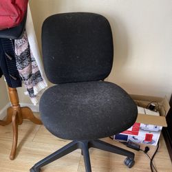 Free nice office chair located in Sun City