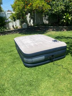Like New Intex Queen Size Inflatable Mattress