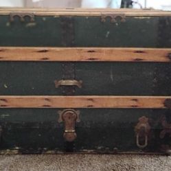 Antique Machinst Toolbox Or Gun Cleaning Box. Or AKa: "CHEST" 