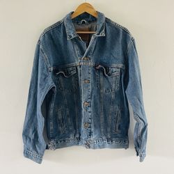 Vintage oversized Levi’s jacket.  Bin L