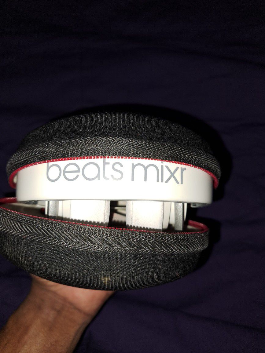 Beats (Headphones)