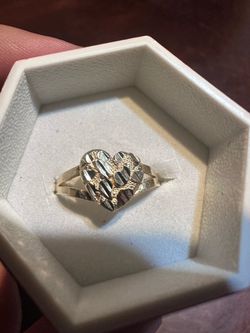 10k Gold heart ring