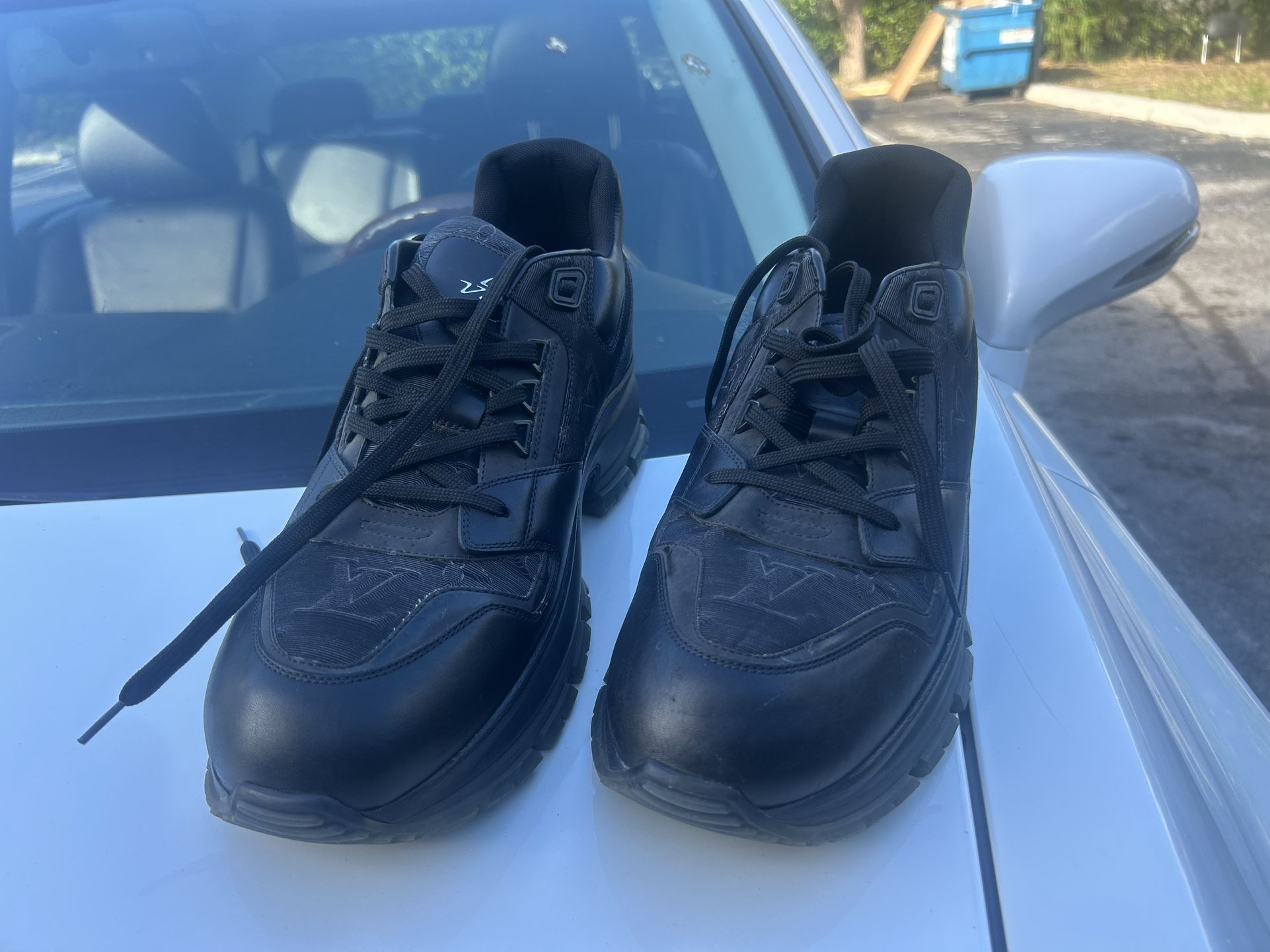 LOUIS VUITTON AUTHENTIC SIZE 11.