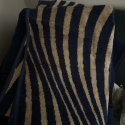 4 Plain Blue Towels And 2 Hand Towels The Blue And Gold Stripes 