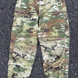 Military Surplus Extreme Cold Wet Weather Pants, Large, Like New 