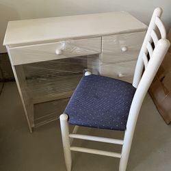 Kids Desk with Chair