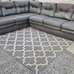 2pc Grey Sectional With 5x7 Rug