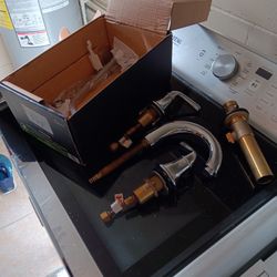 Danze Faucet Bathroom New In Box 