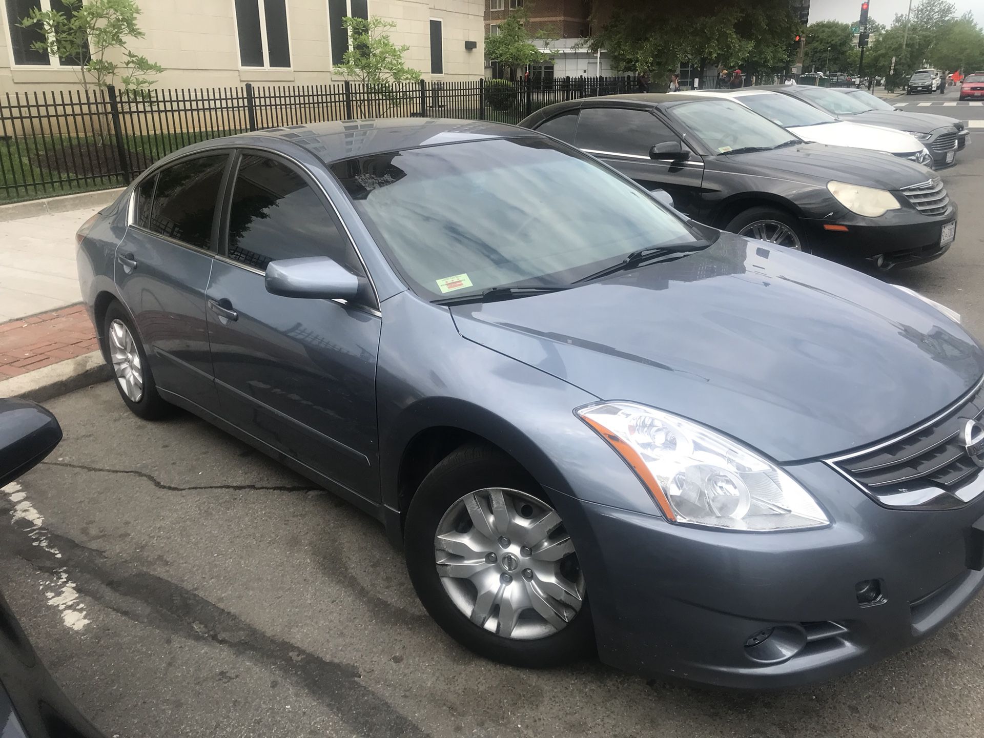 2010 nissan altima....5500 or OBO clean inside out....LOW MILES 118...garage kept...