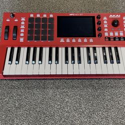 Akai Professional MPC Key 37 Loaded With Hundreds Of Paid Presets 