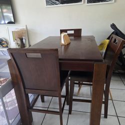 Free Dinning Table