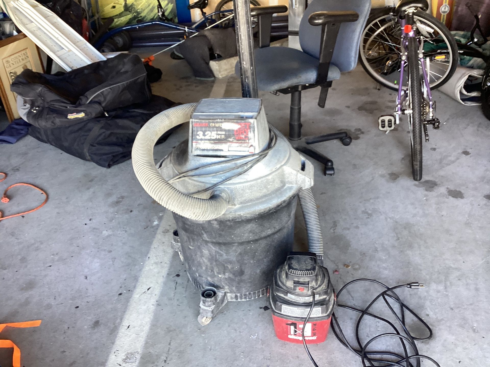 Vacumn For Shop Or,garage 16 Gallon With Attachments Also Comes With Small 1 Gallon