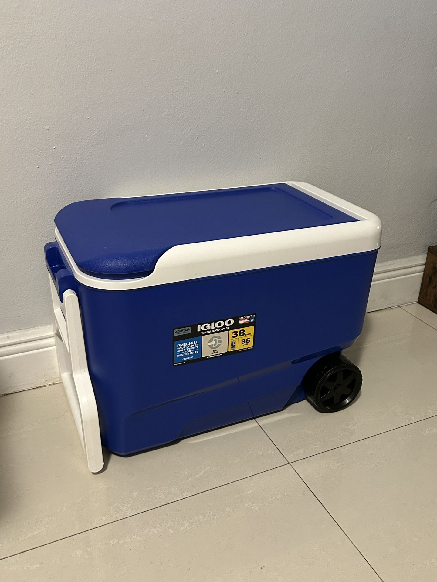 Igloo 38qt Rolling Cooler Moving Sale
