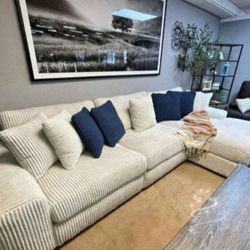 💃BRAND NEW 👌 Lindyn 3 Piece Sectional With Chaise