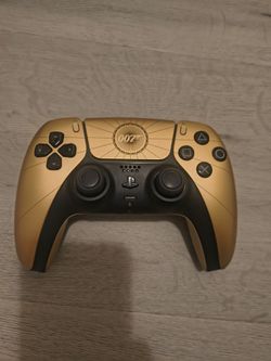 The official James Bond "007 First Light" Limited Edition DualSense Wireless Controller