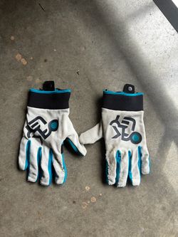 Oakley snowboarding gloves