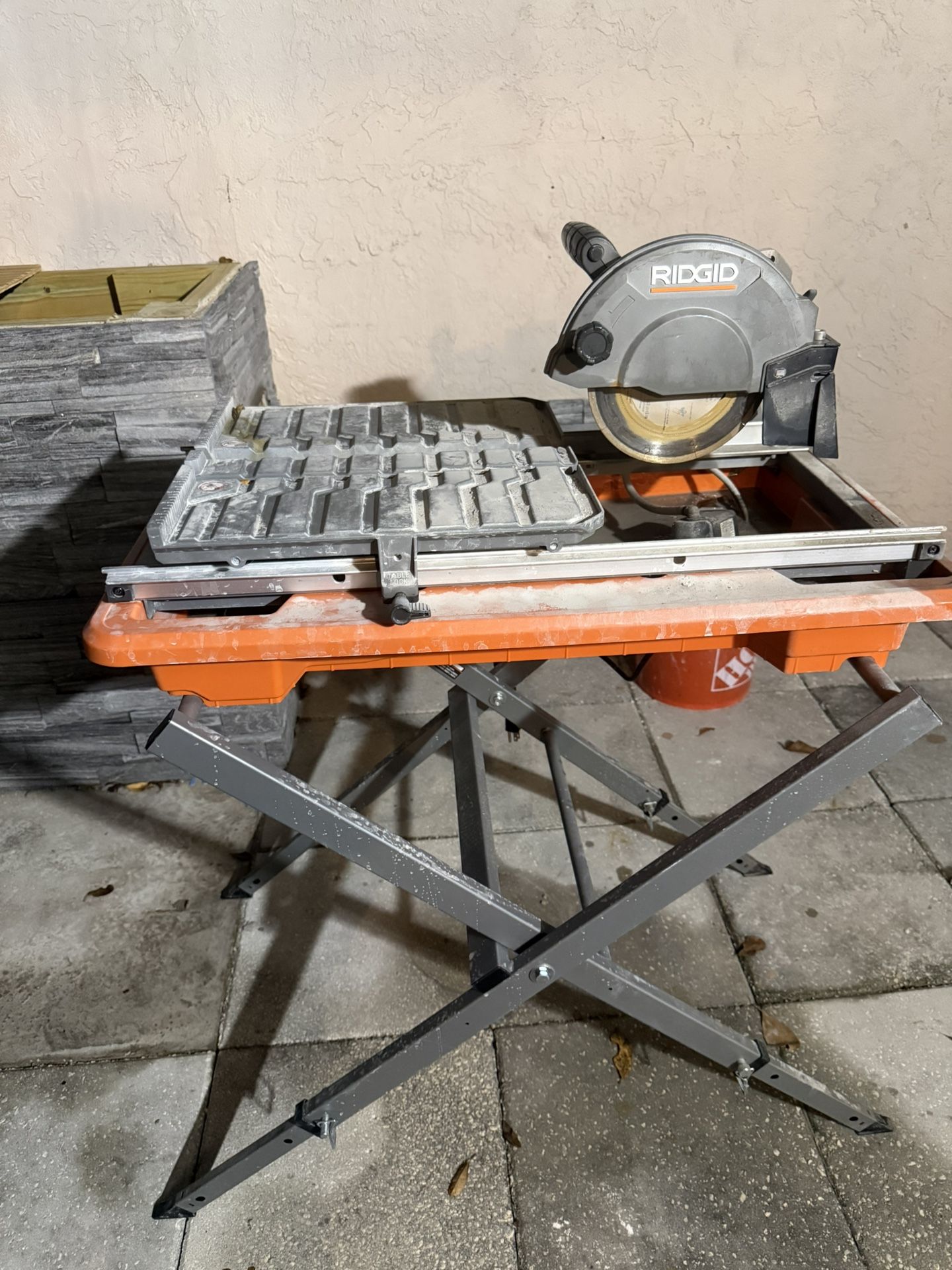 9 Amp 7 inch Blade Corded Wet Tile Saw with Stand
