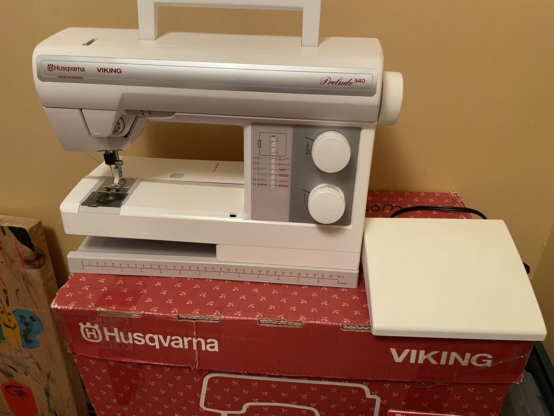 Husqvarna Viking Prelude 340 Sewing Machine