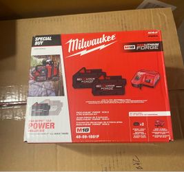 Milwaukee M18 Forge 2x 8.0 Batteries and Rapid Charger starter kit