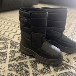 Men’s Snow Boots Size 7