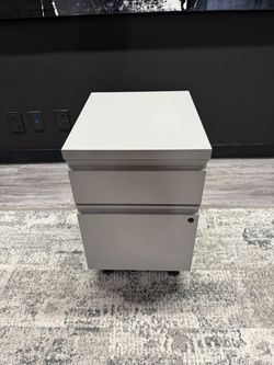 Silver BF mobile pedestal.