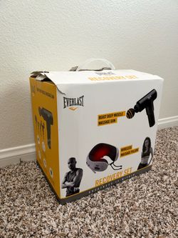 Everlast Recovery Set Massage Gun & Pillow
