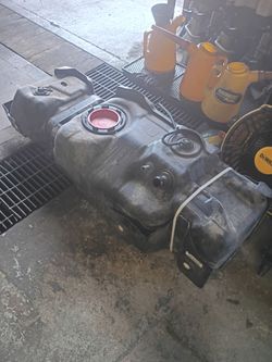 2023 Ford F350 Platinum stock fuel tank