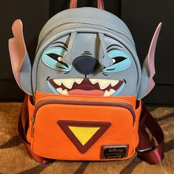 Lounge Flies Stitch As An Alien Backpack.
