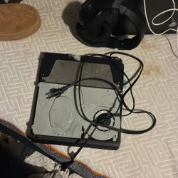 Perfectly Working PS4 You Can Plug Into Your Tv Or I Can Show You Vid Just Need It Gone Frl