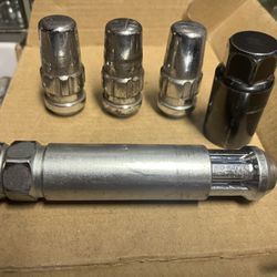 1994 Chevy 5 Lug Set W/ Locks 