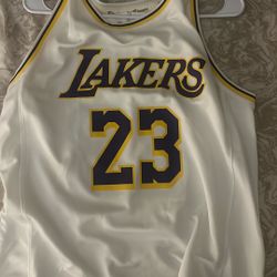 Lakers LeBron James Jersey Size M